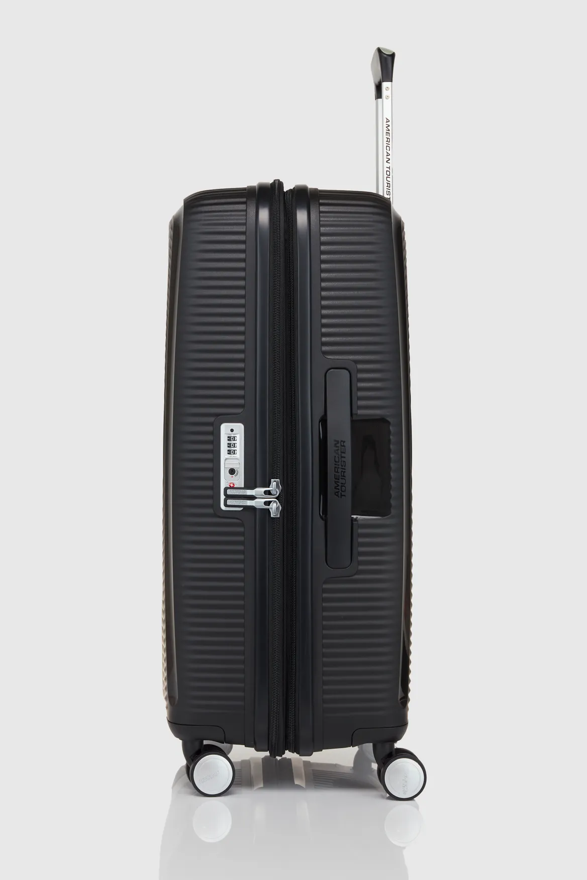 Curio 2 69cm Suitcase Strandbags