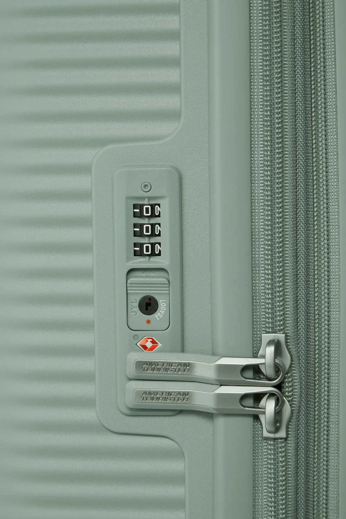Curio 2 69cm Suitcase Strandbags