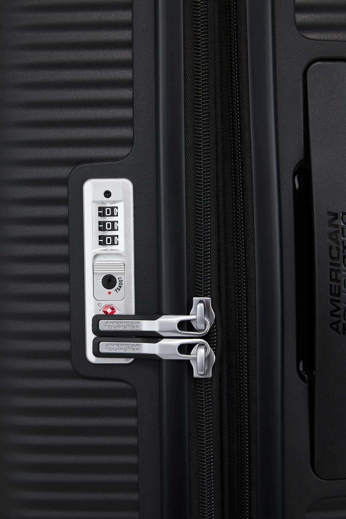 Curio 2 69cm Suitcase Strandbags