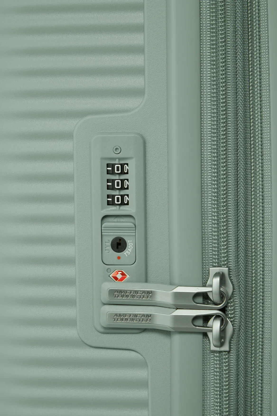 Curio 2 80cm Suitcase Strandbags