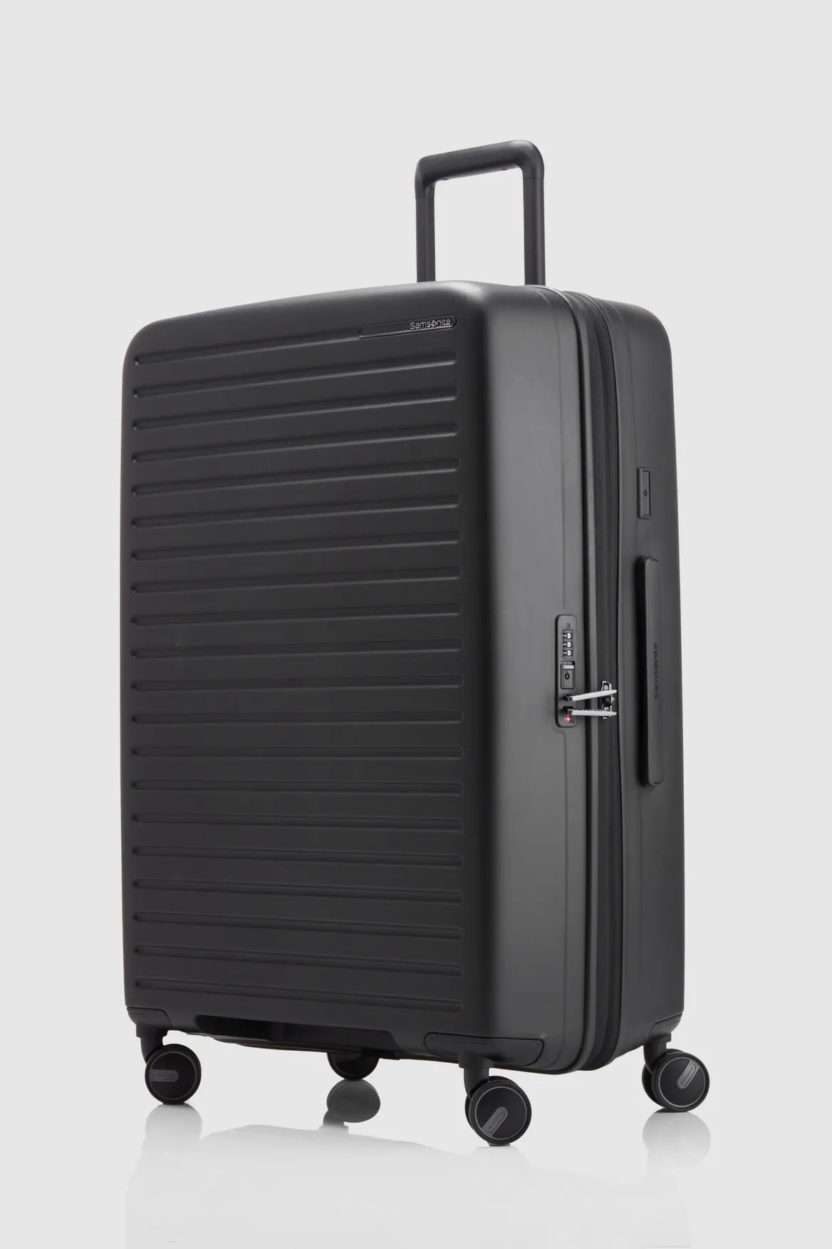 Restackd 75cm Suitcase Strandbags