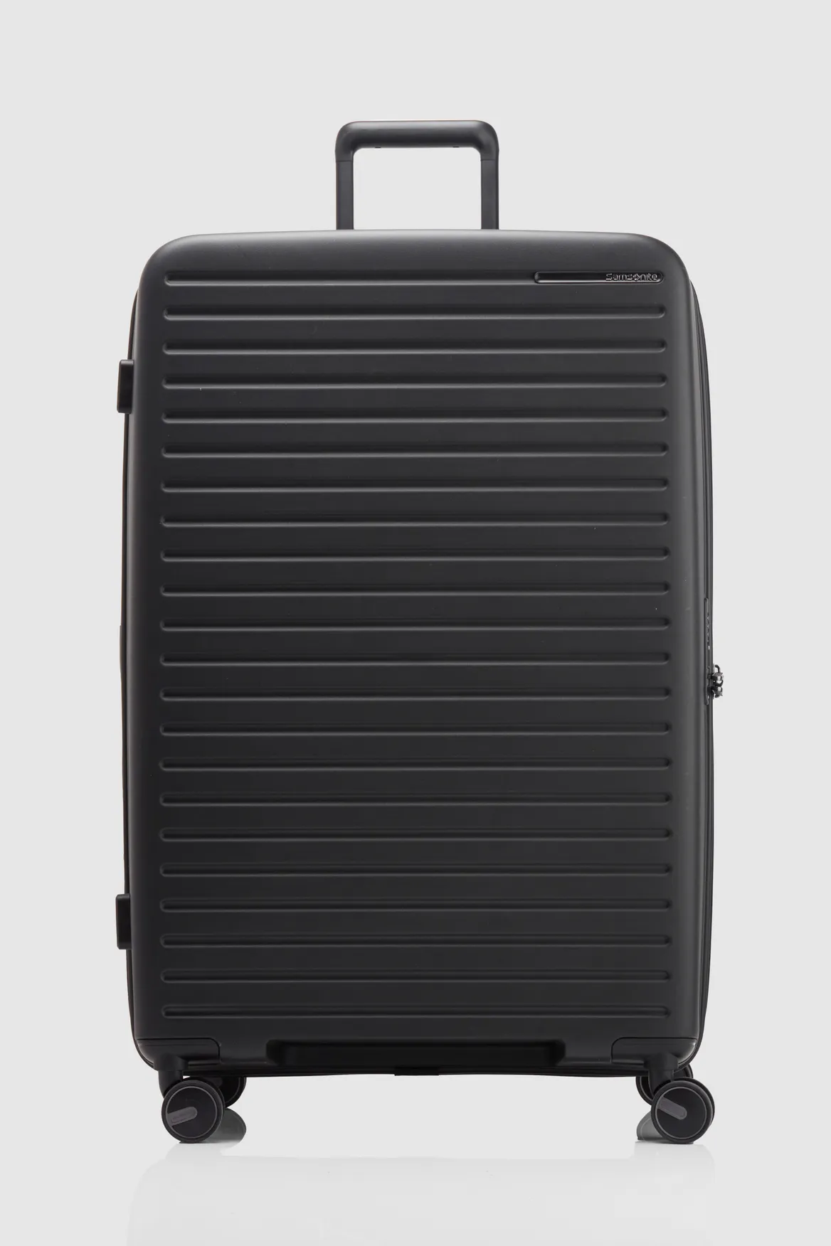Restackd 81cm Suitcase Strandbags