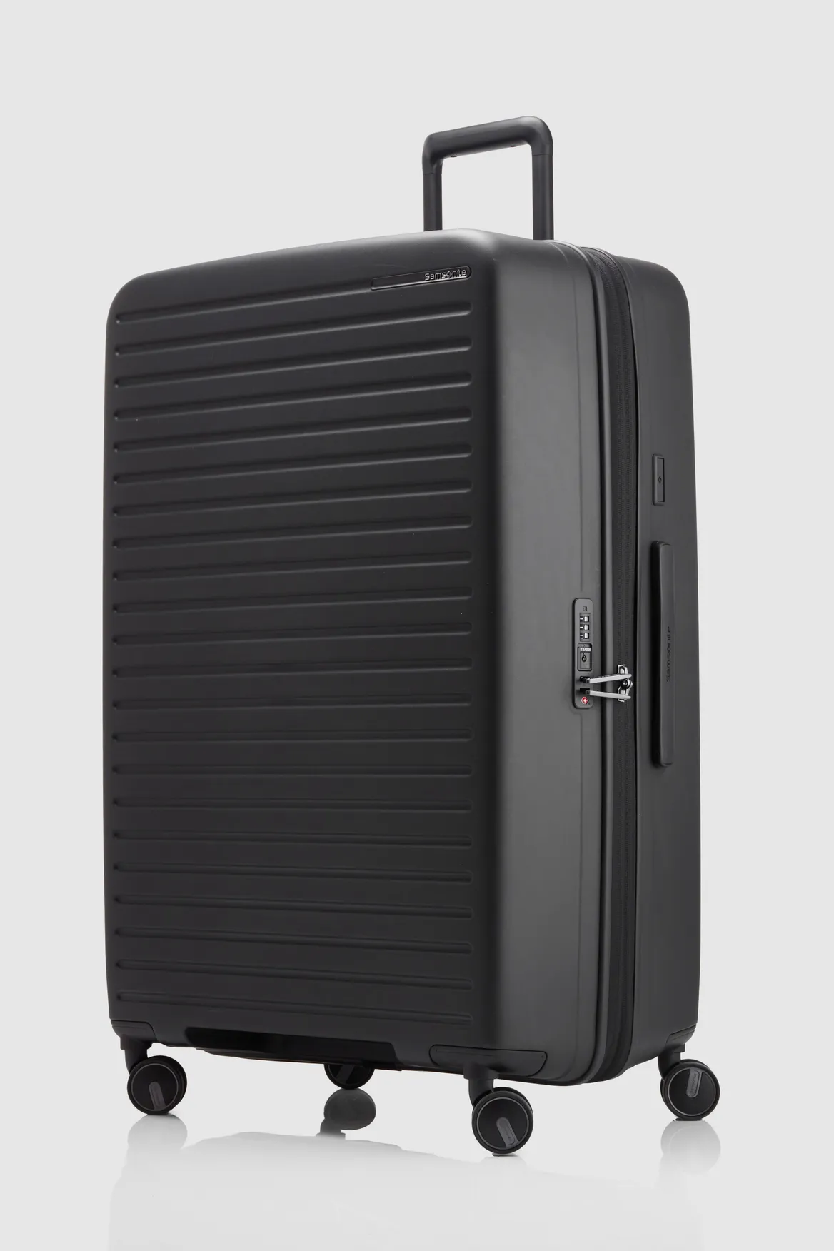 Restackd 81cm Suitcase Strandbags