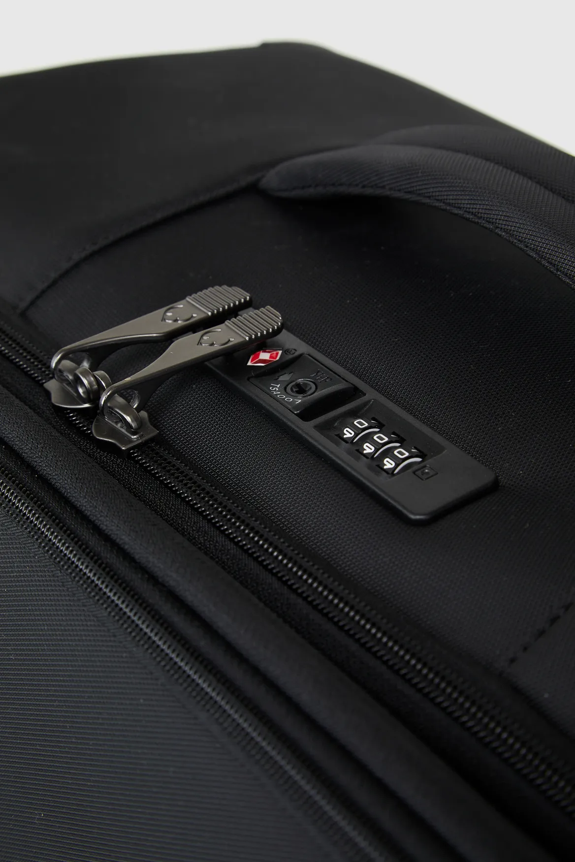 Soft Stripe 71cm Suitcase Strandbags